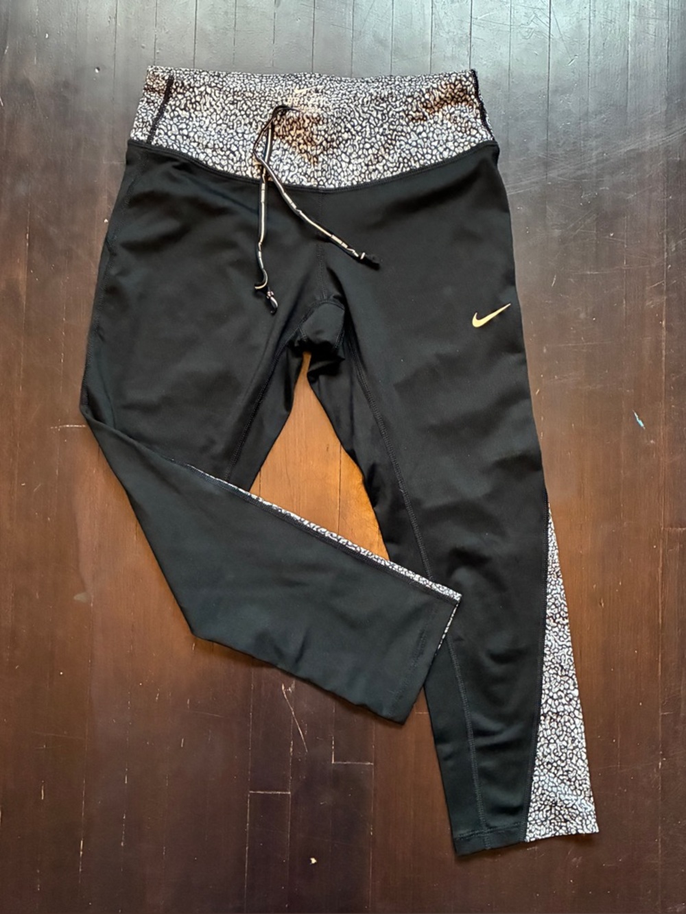 Nike Women’s Dri-Fit Black Athletic Leggings with Printed Detail, size small